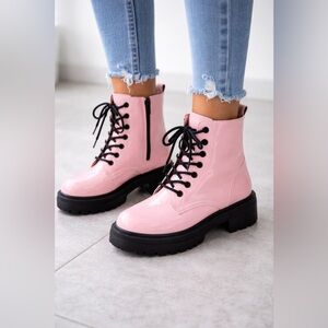 Qupid Women's Chunky Lace Up Combat Pink Patent Leather Boots Size 7 NWT